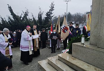 Uroczystość 102. rocznicy powrotu do Macierzy pod pomnikiem Najświętszego Serca Pana Jezusa [GALERIA]