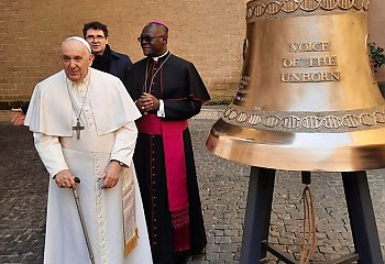 Papież Franciszek poświęcił dzwon „Głos Nienarodzonych”