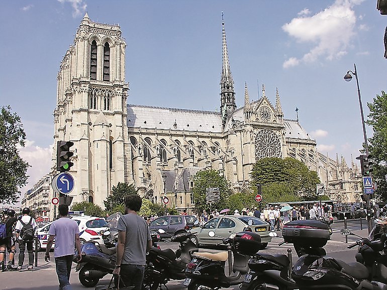 Nasza wiara jest jak Notre Dame [MAKSYMILIAN POWĘSKI]