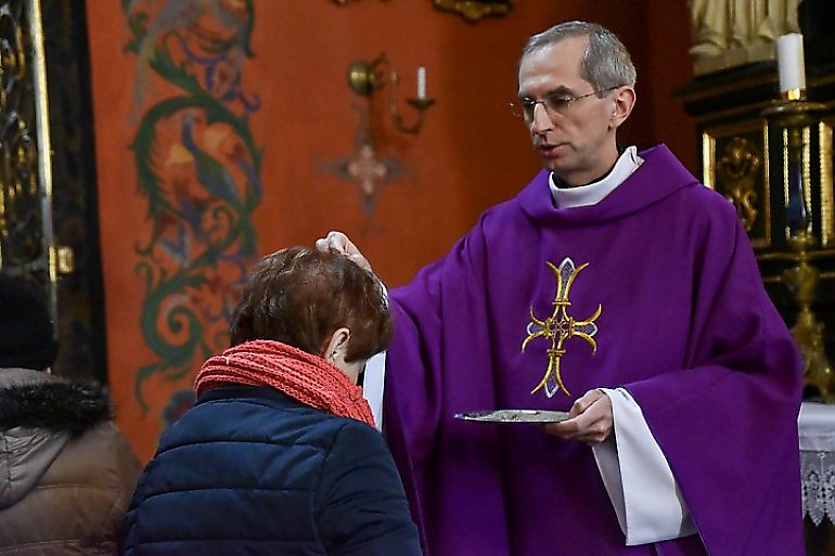 Na dnie popiołu gwiaździsty dyjament [MAKSYMILIAN POWĘSKI]