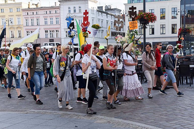 Pielgrzymi z Bydgoszczy znowu w drodze [ZDJĘCIA]