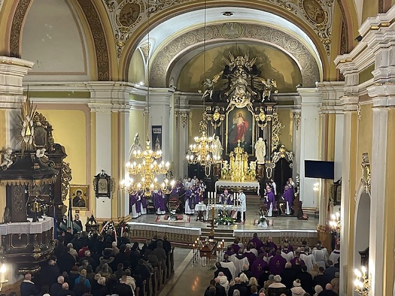 Dziś 3 kwietnia w  dzień św. Izydora odbył się pogrzeb śp. Ks. Prałata Romana Kneblewskiego 